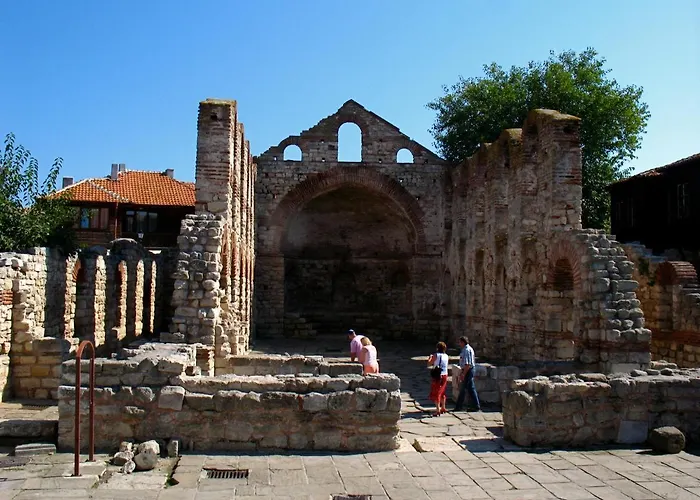 Cyril 3* Νεσέμπαρ