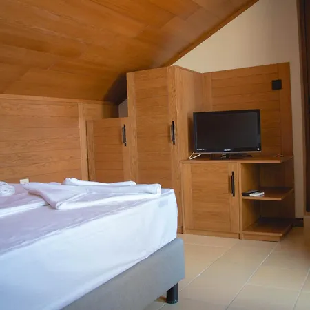 Cyril Hotel