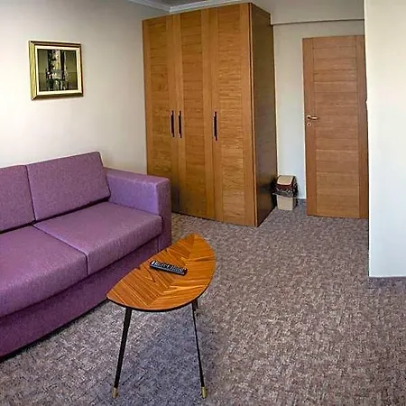 Hotel Cyril