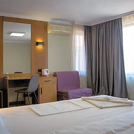 Cyril Hotel