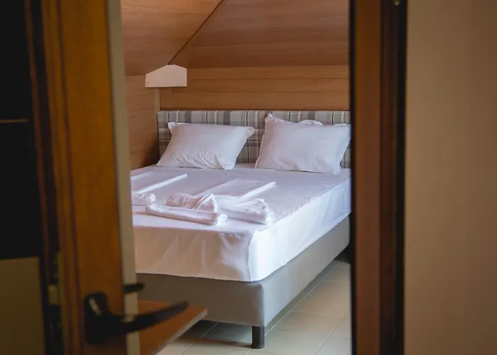 Cyril 3* Νεσέμπαρ