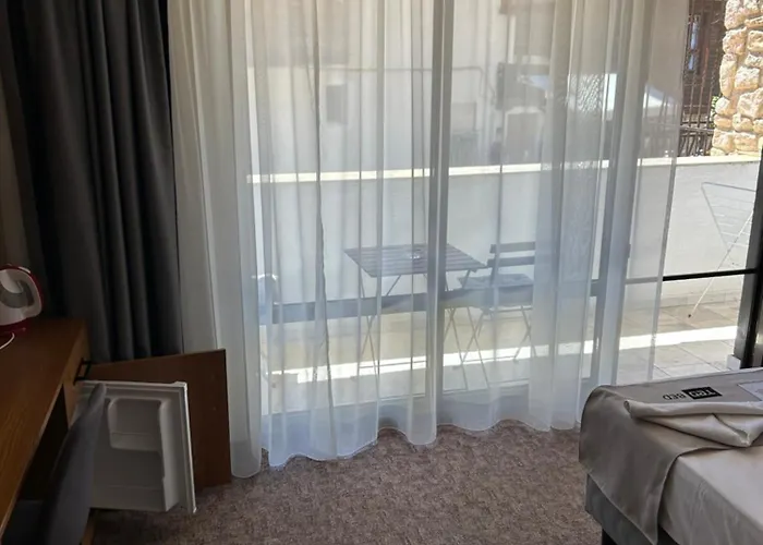 Cyril 3* Νεσέμπαρ