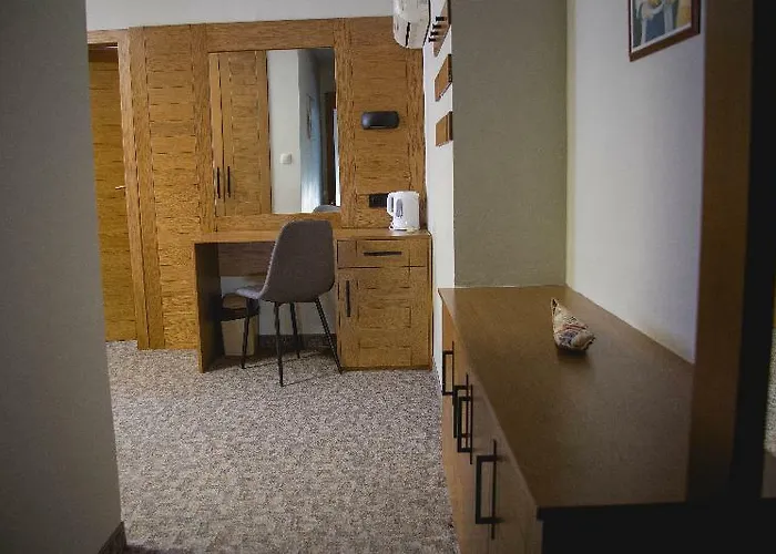 Cyril 3* Νεσέμπαρ