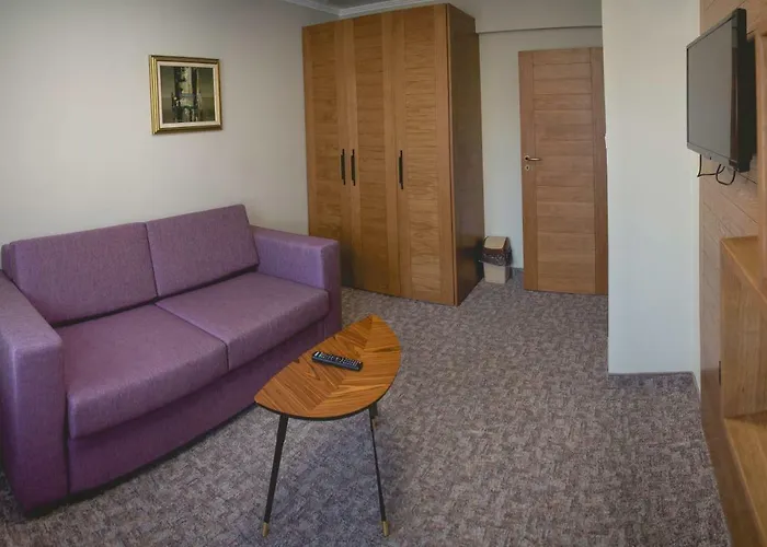 Cyril Νεσέμπαρ